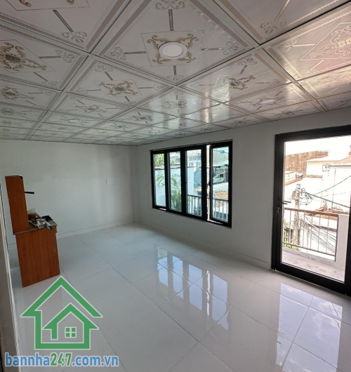 CHỈ 5,6 TỶ - NHÀ MỚI ĐẸP – NGAY KÊNH TÂN HÓA – CHỈ VÀI BƯỚC SANG BÀU CÁT TÂN BÌNH * Diện tích 70m2 (5 x 13m, nở hậu 5.8m tài lộc). * Kết cấu 1 trệt 1 lầu, 3PN, 3WC, có phòng ngủ dưới trệt.