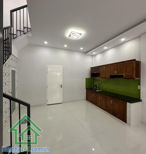 CHỈ 5,6 TỶ - NHÀ MỚI ĐẸP – NGAY KÊNH TÂN HÓA – CHỈ VÀI BƯỚC SANG BÀU CÁT TÂN BÌNH * Diện tích 70m2 (5 x 13m, nở hậu 5.8m tài lộc). * Kết cấu 1 trệt 1 lầu, 3PN, 3WC, có phòng ngủ dưới trệt.
