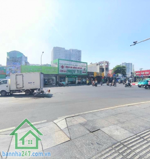 CHỈ 5,2 TỶ - NHÀ 3 TẦNG – NGAY NGÃ TƯ THOẠI NGỌC HẦU & LŨY BÁN BÍCH – DÒNG TIỀN 16,5TR/THÁNG - 3 phòng riêng biệt, mỗi phòng gồm 1 PN + 1 bếp + 1 WC - Vị trí đắc địa: Ngay ngã tư Thoại Ngọc Hầu – Lũy Bán Bích, khu dân cư sầm uất, nhu cầu thuê cao