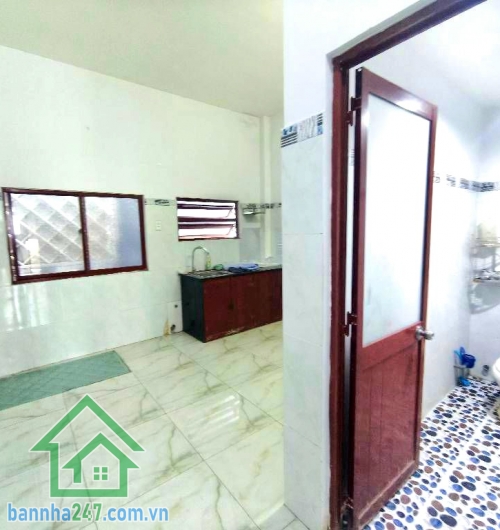 CHỈ 5,2 TỶ - NHÀ 3 TẦNG – NGAY NGÃ TƯ THOẠI NGỌC HẦU & LŨY BÁN BÍCH – DÒNG TIỀN 16,5TR/THÁNG - 3 phòng riêng biệt, mỗi phòng gồm 1 PN + 1 bếp + 1 WC - Vị trí đắc địa: Ngay ngã tư Thoại Ngọc Hầu – Lũy Bán Bích, khu dân cư sầm uất, nhu cầu thuê cao