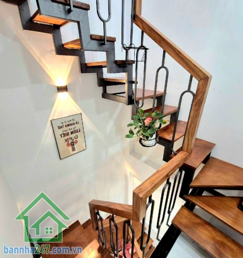 CHỈ 4,8 TỶ – SIÊU PHẨM QUẬN 10 - 3 TẦNG BTCT – 60M² – MỚI 100% – FULL NỘI THẤT SÁT MẶT TIỀN – PHONG CÁCH HIỆN ĐẠI – HẺM THÔNG 4M Kết cấu: • 1 trệt 2 lầu mới.