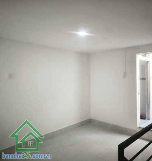 CHỈ 3,9 TỶ – HẺM XE HƠI 4M THÔNG – NHÀ 3 TẦNG ĐẸP – VÀO Ở NGAY Nhà mới sửa, dọn vào ở liền – vị trí cực kỳ tiện lợi. - Diện tích: 32m² (3.5 x 9m), hướng Bắc.