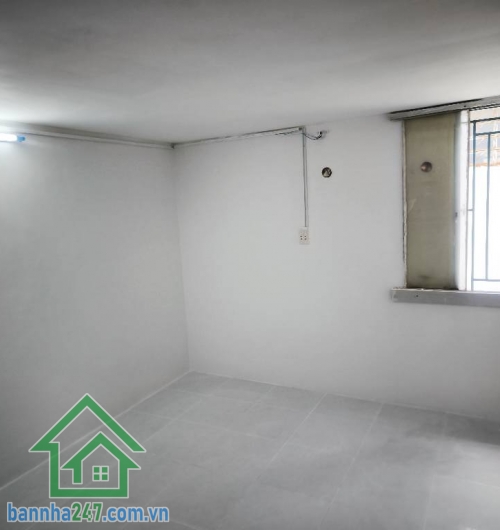 CHỈ 3,9 TỶ – HẺM XE HƠI 4M THÔNG – NHÀ 3 TẦNG ĐẸP – VÀO Ở NGAY Nhà mới sửa, dọn vào ở liền – vị trí cực kỳ tiện lợi. - Diện tích: 32m² (3.5 x 9m), hướng Bắc.