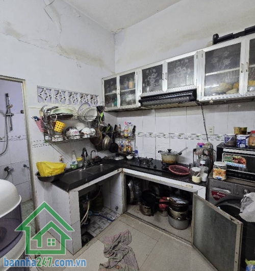 CHỈ 5,45 TỶ - HẺM XE HƠI – TÂN BÌNH – GẦN LẠC LONG QUÂN – 52M² – 2 TẦNG – 3PN Kết cấu: 1 trệt, 1 lầu, gồm 3 phòng ngủ. Diện tích 52m², nhà nở hậu 3.9m, phong thủy tốt.