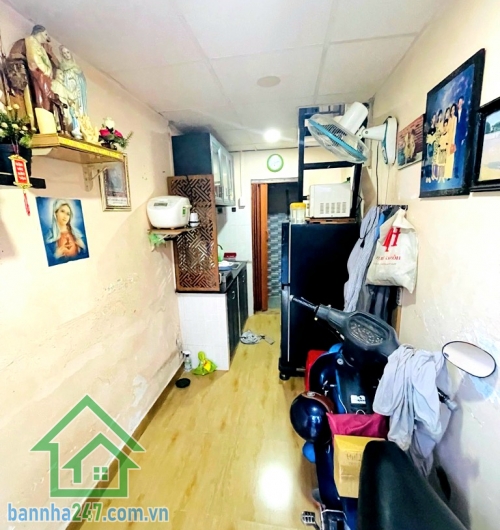 CHỈ 2 TỶ – NHÀ 3 TẦNG - DTSD: 30M² – HẺM XE TẢI 5M - TT TÂN PHÚ GIÁP TÂN BÌNH - 2PN - 1WC Diện tích: nhà nhỏ gọn, sổ vuông đẹp Kết cấu: 3 tầng xây kiên cố 