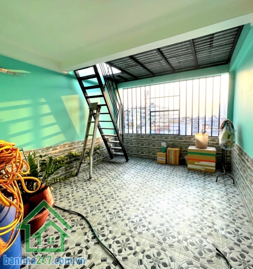 CHỈ 6,5 TỶ – SIÊU PHẨM NHÀ PHỐ 5 TẦNG – GIÁP TÊN LỬA- Ô TÔ NGỦ TRONG NHÀ – NHÀ MỚI BTCT – KHU VIP Diện tích: 4m x 14m – SỔ VUÔNG ĐẸP, nở hậu nhẹ tài lộc