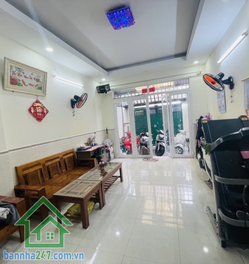 MẶT TIỀN KINH DOANH – GẦN NGÃ TƯ BỐN XÃ – 6,95 TỶ Diện tích: 4,1 x 21m – 86m² – Sổ hồng riêng Kết cấu: 1 trệt 1 lầu, 3PN (có PN trệt), 2WC, phòng thờ, sân sau rộng.