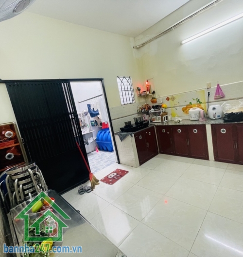 MẶT TIỀN KINH DOANH – GẦN NGÃ TƯ BỐN XÃ – 6,95 TỶ Diện tích: 4,1 x 21m – 86m² – Sổ hồng riêng Kết cấu: 1 trệt 1 lầu, 3PN (có PN trệt), 2WC, phòng thờ, sân sau rộng.
