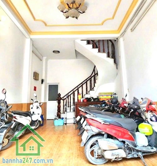 CHỈ 6,6 TỶ – CHDV 7 PHÒNG KHÉP KÍN – FULL NỘI THẤT – THU NHẬP ~30TR/THÁNG – TRUNG TÂM TÂN PHÚ - 7PN - 7WC Tân Phú – hẻm xe hơi sát mặt tiền, thông các tuyến đường lớn DT: 4,2m x 11,5m – vuông vức Kết cấu: 1 trệt + 3 lầu (4 tầng), 7 PN khép kín – 7 WC. Ful