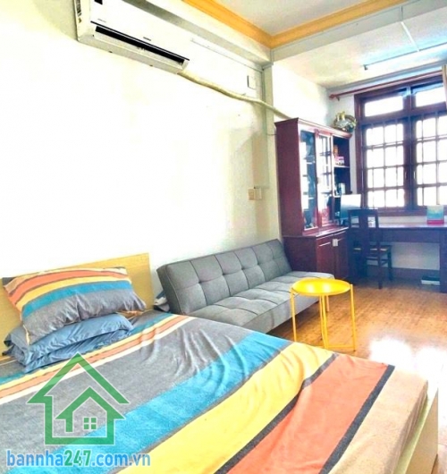 CHỈ 6,6 TỶ – CHDV 7 PHÒNG KHÉP KÍN – FULL NỘI THẤT – THU NHẬP ~30TR/THÁNG – TRUNG TÂM TÂN PHÚ - 7PN - 7WC Tân Phú – hẻm xe hơi sát mặt tiền, thông các tuyến đường lớn DT: 4,2m x 11,5m – vuông vức Kết cấu: 1 trệt + 3 lầu (4 tầng), 7 PN khép kín – 7 WC. Ful