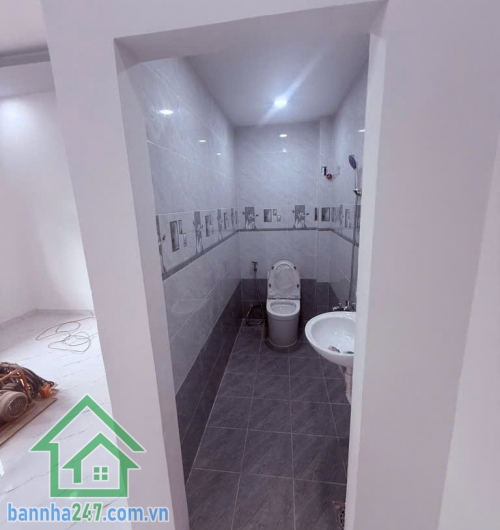 CHỈ 4,4 TỶ – NHÀ 2 TẦNG – HẺM XE HƠI – 65M² – 3PN – CÁCH MẶT TIỀN 100M.