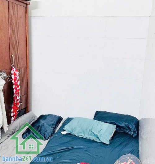 CHỈ 5.5 TỶ MTKD HẺM NHỰA 10M – NHÀ 3 TẦNG – 56M² Vị trí vàng: gần Aeon Mall, chợ, trường học, hẻm 10m thông tứ hướng Diện tích 4x14m vuông vức, 1 trệt 1 lầu sân thượng - 2PN rộng, phòng thể dục, sân phơi, 2WC