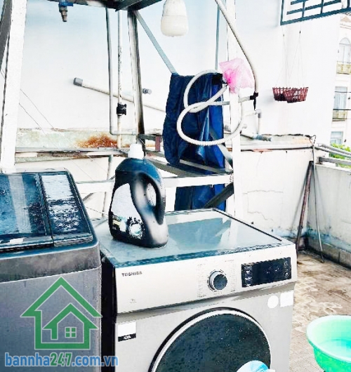 CHỈ 5.5 TỶ MTKD HẺM NHỰA 10M – NHÀ 3 TẦNG – 56M² Vị trí vàng: gần Aeon Mall, chợ, trường học, hẻm 10m thông tứ hướng Diện tích 4x14m vuông vức, 1 trệt 1 lầu sân thượng - 2PN rộng, phòng thể dục, sân phơi, 2WC