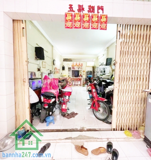 NHÀ SÁT MẶT TIỀN – HẺM XE HƠI – GẦN ĐẦM SEN - 48m² – 2 Tầng – 2PN – 2WC. DT: 48m² – 2 Tầng – 2PN – 2WC Giá chỉ 5,5 TỶ Vị trí cực đẹp, sát MT, thông Hoà Bình – Lũy Bán Bích, tiện đi lại. 